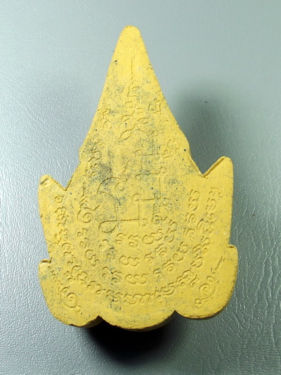 พระลักษณ์หน้าทอง พิมพ์ใหญ่ สีเหลือง หลวงปู่ผาด วัดบ้านกรวด จ.บุรีรีมย์